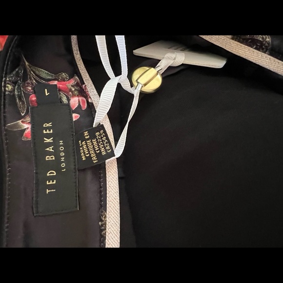 NWT Ted Baker London Black Sequin Side Panel Trouser Cropped Size 1 or US 4 - Picture 7 of 8